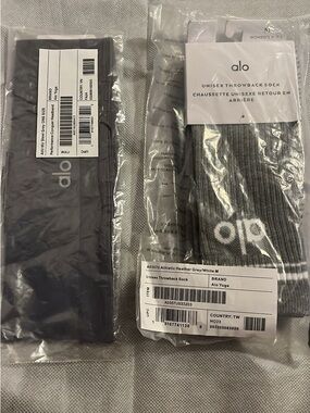 ALO Yoga Unisex Throwback Socks and Headband in Athletic Heather Gray & White
